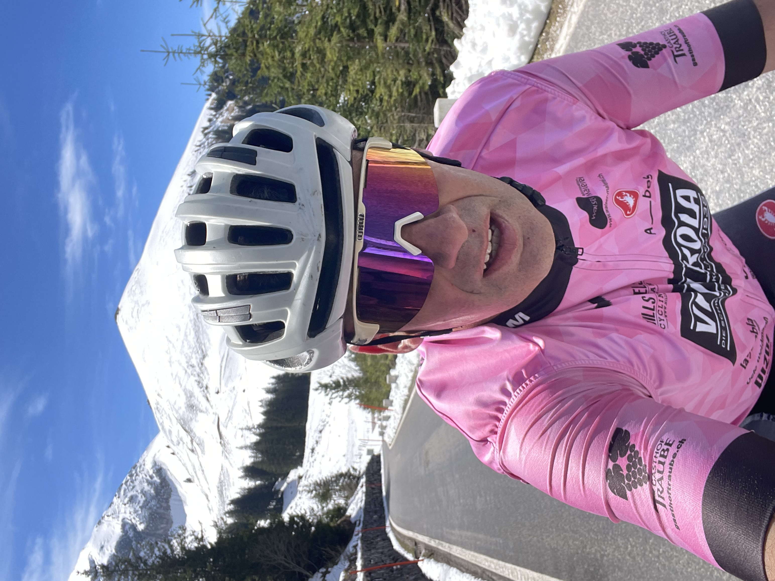 Miguelito auf dem Rennrad im Schnee